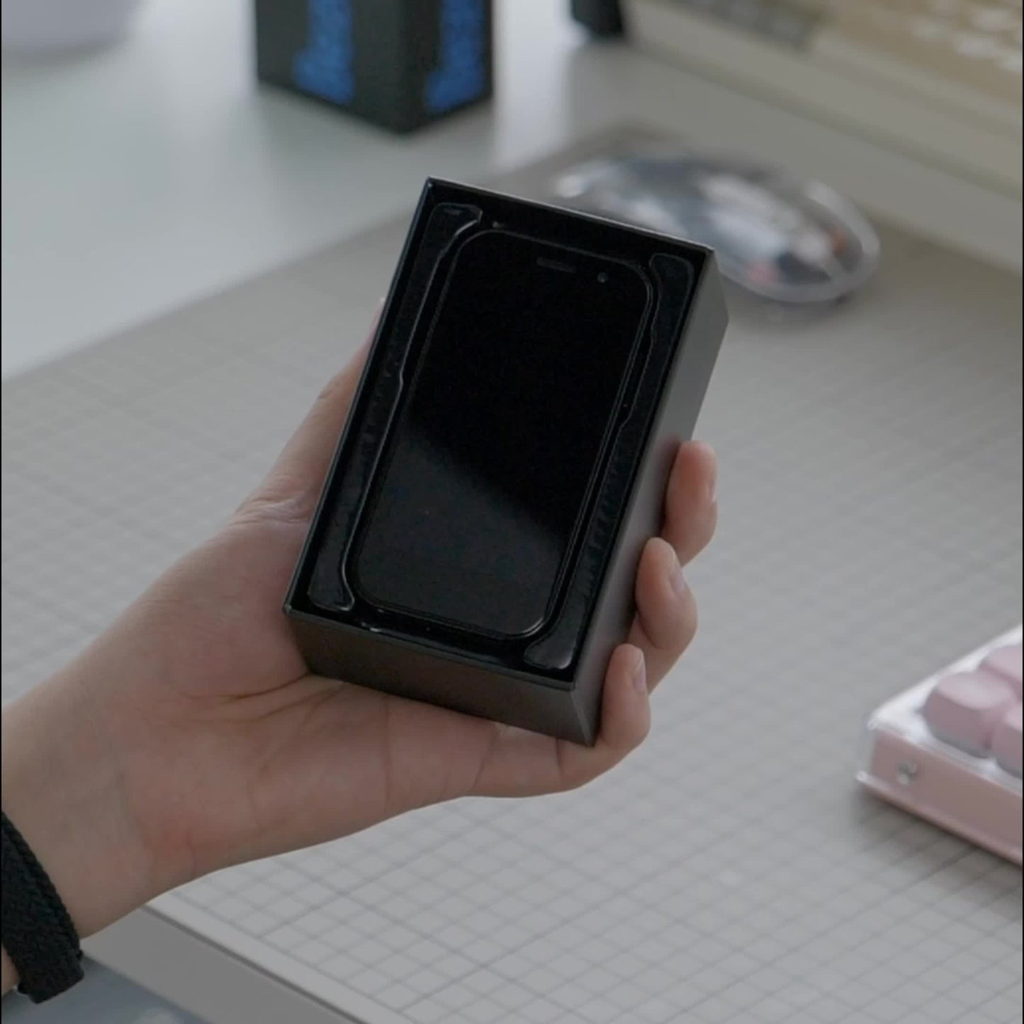 Android Phone mit 3-Zoll-Display, Quad-Core-Prozessor, 16 GB Speicher, Type-C-Ladeanschluss, 3G-Verbindung, SIM-frei, Dual-SIM-Unterstützung und microSD-Erweiterung bis 128 GB